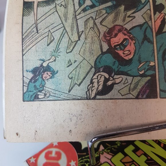 Set of 2 Comic Books DC Comics Green Lantern #160 #166 (1983) Vintage Comics - Picture 11 of 16
